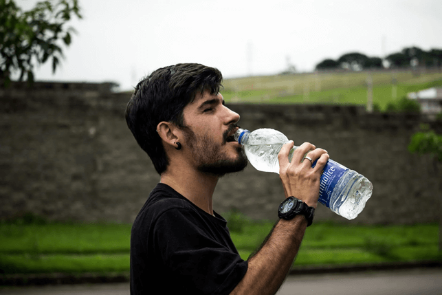 Drinking enough water - ways to keep the digestive system healthy